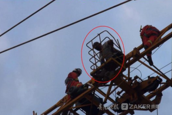 张庭亲自为老公敷面膜 鼓励员工五月赚20亿_挂机宝自动开通