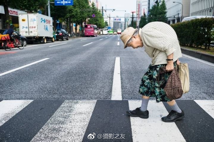 杨幂谢娜牵手小跑超欢脱_云终端