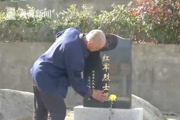 组图：许玮甯风波后首现身 甜蜜约会摸男友腹肌小鸟依人_挂机宝雷电模拟器