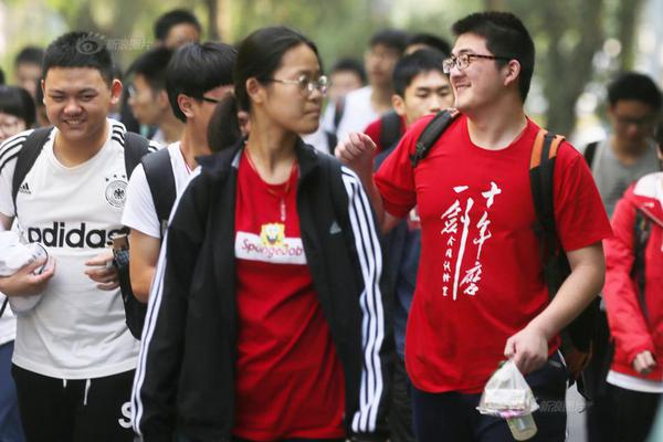 新手妈妈发微博:小朋友超级可爱的_云服务器镜像