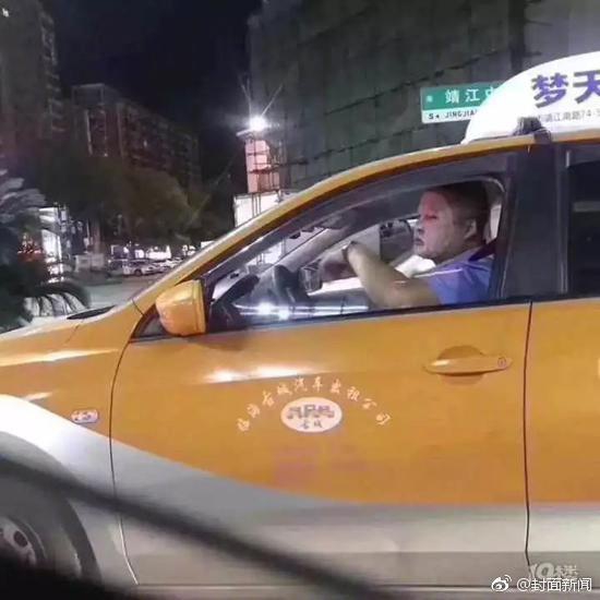 红场举行胜利日阅兵首次合练 部分参阅武器曝光_直播云服务器