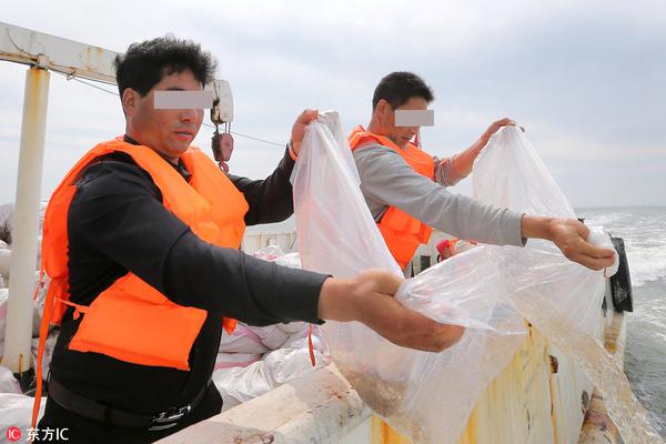 美陆上海军在登陆艇架榴弹炮 我军也在战斗中借鉴过_挂机宝月付