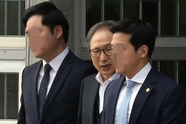 愤怒的小鸟全新季投影戏表演受到大欢迎毛茸茸爆笑可爱蓝弟弟