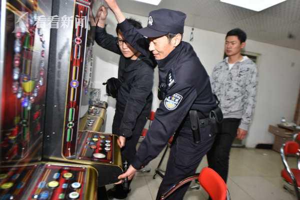 国产“特斯拉”亮相,3.4秒破百,一看定价,车友:来一沓