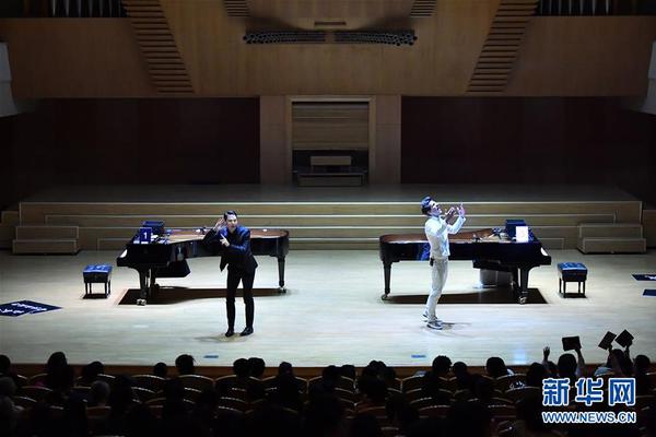 郭晶晶三儿女萌照 哥哥照顾妹妹_云服务器Windows Server