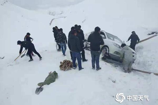 胡可坑娃 竟给安吉穿了一个垃圾袋?_9929评测