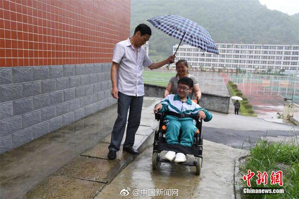 奔驰豪华越野皮卡车 X250d完爆福特猛禽_分支机构云电脑