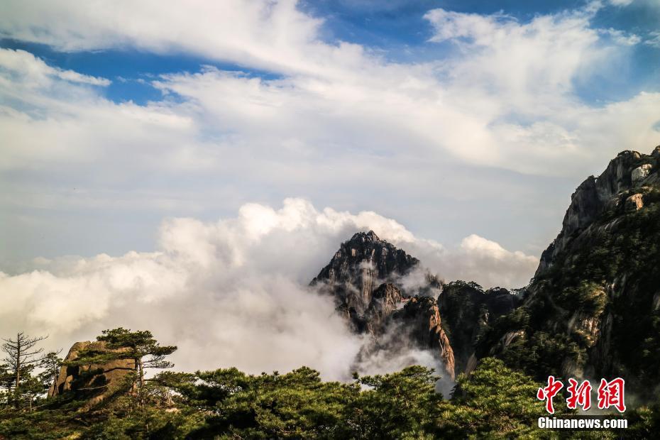 帅学长上线!网友北电偶遇吴磊与粉丝打招呼_CN2 APP服务器