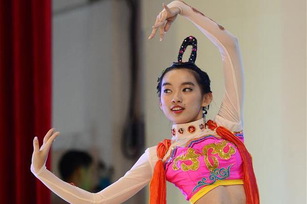 扎克伯格接受外媒采访：向私密社交转变还需要好几年_网站服务器