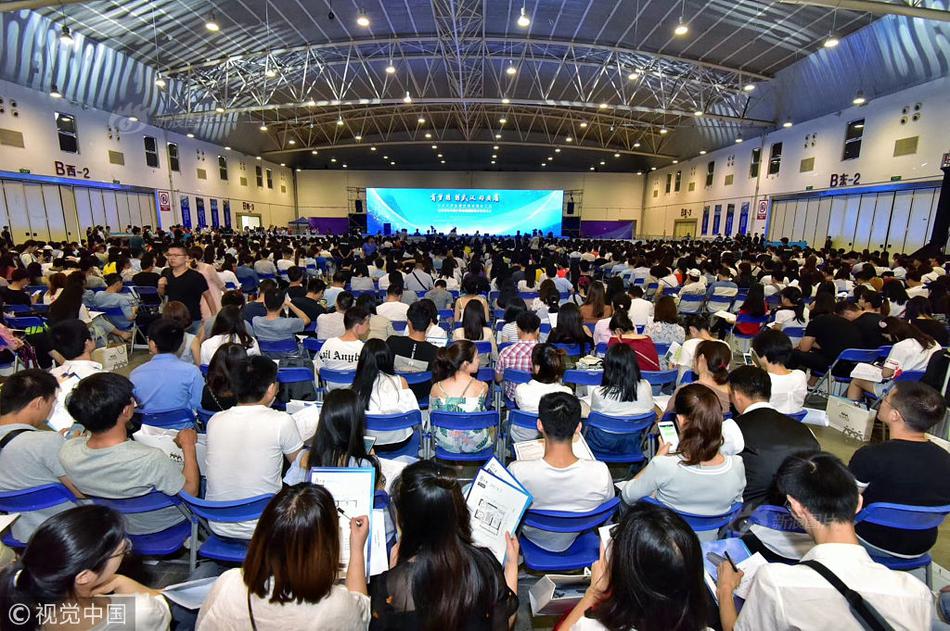 毛坦厂中学旁两居室年租金3万_云电脑多少钱一个月