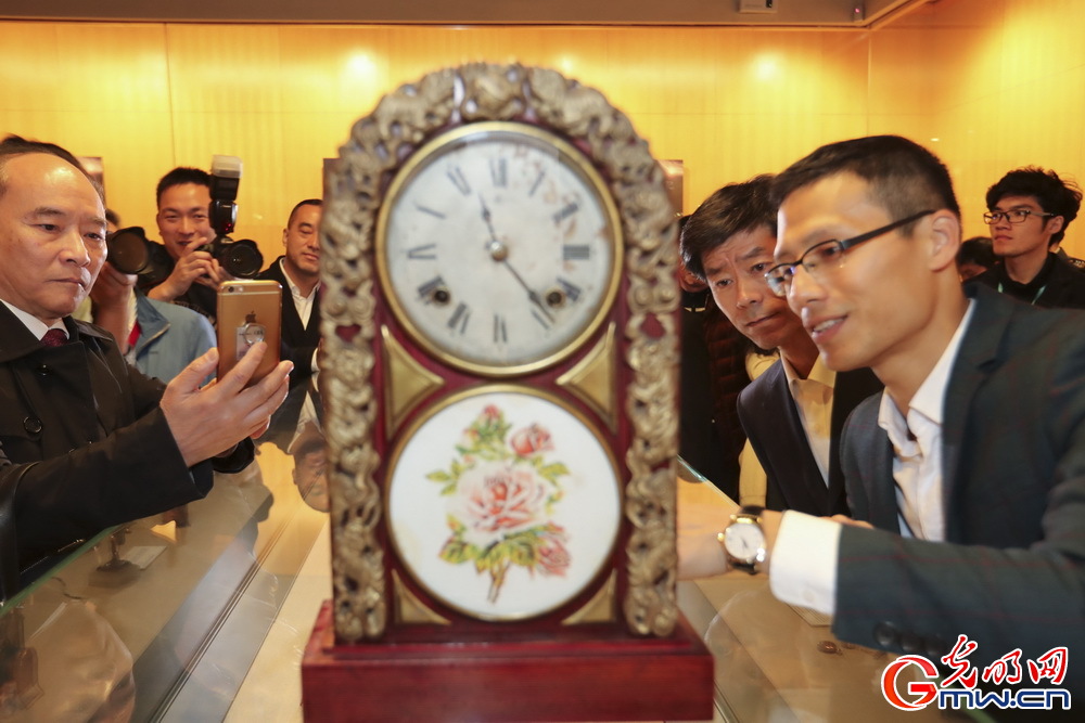 医院飞身擒小偷！见义勇为的身影中又见退役军人_挂机宝联通