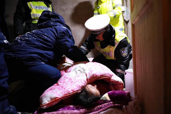 起底 “神药”曹清华胶囊:一盒1408元,很多老人都在吃_混合云服务器