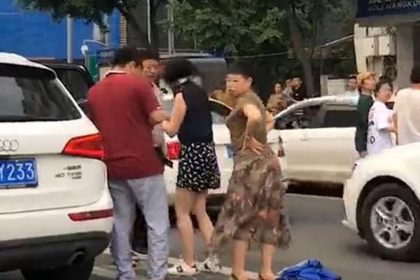 全球健闻 | 是什么让梅根王妃的皮肤光彩照人？消炎、按摩缺一不可_9929性价比之王