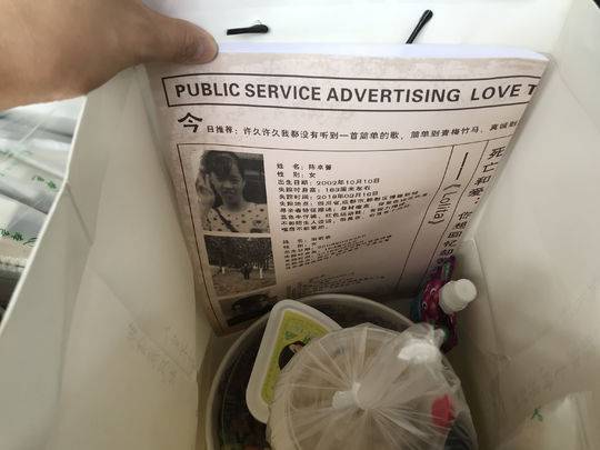 男模走秀摔倒当场猝死_挂机宝SSH