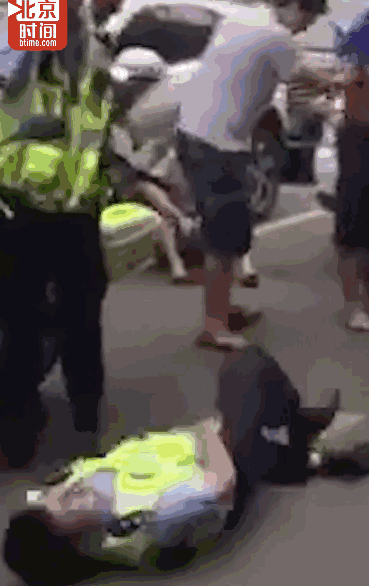回村致富的贫困村大学生_社交云服务器