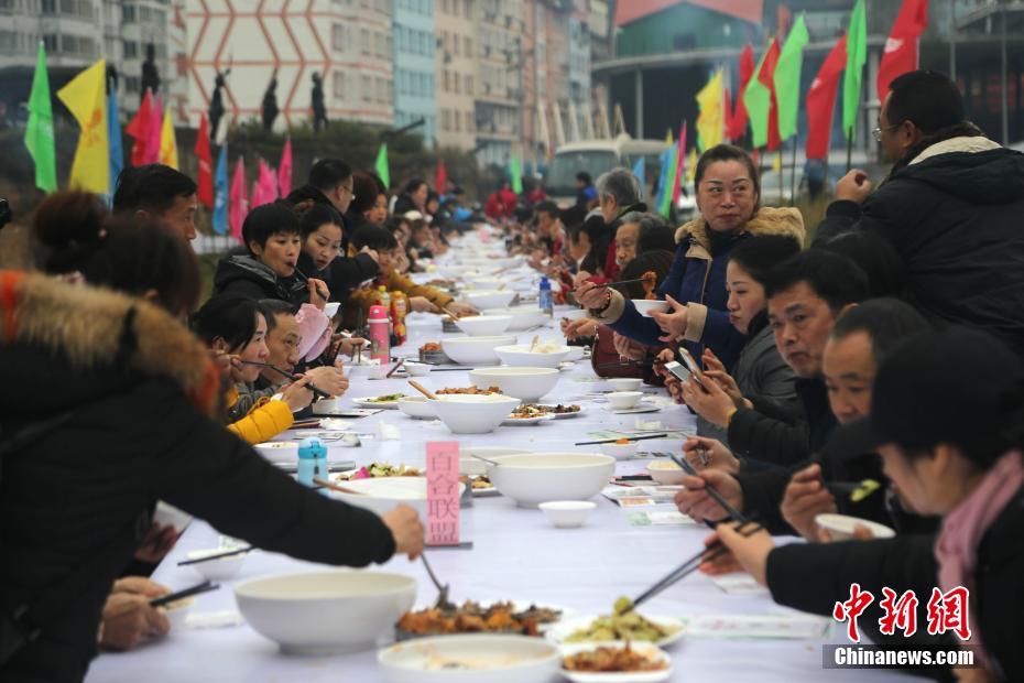 什么情况？袁立晒“一家三口”合照疑升级当妈？_美国CN2服务器性价比