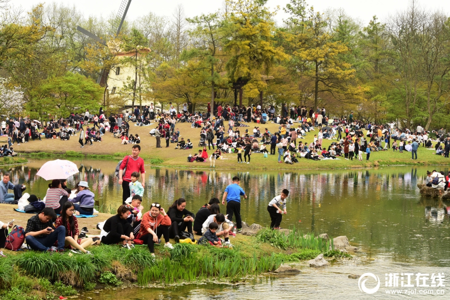 解锁春日“帽子戏法” 你可以向倪妮“取经”_云电脑快照回滚