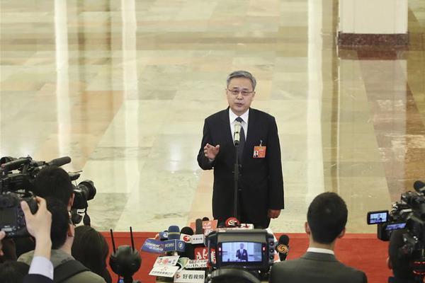 高校师生研发眼球控制轮椅_9929靠谱吗