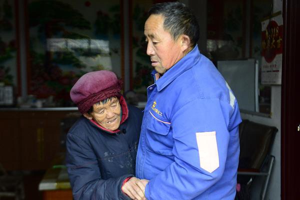 杜兰特35分勇士险胜1-0 哈登35分保罗遭驱逐_云电脑弹性算力