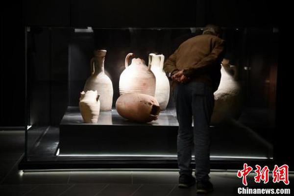 曾志权案开庭:被控受贿1.4亿_成都云服务器