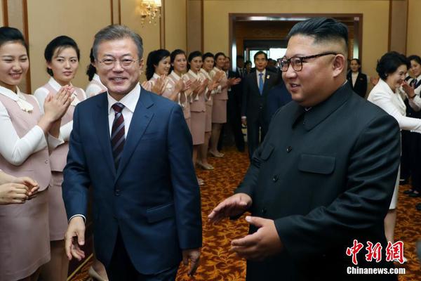 刘晓庆与“铁三角”合影，62岁邓婕低调陪伴张国立_9929建站首选