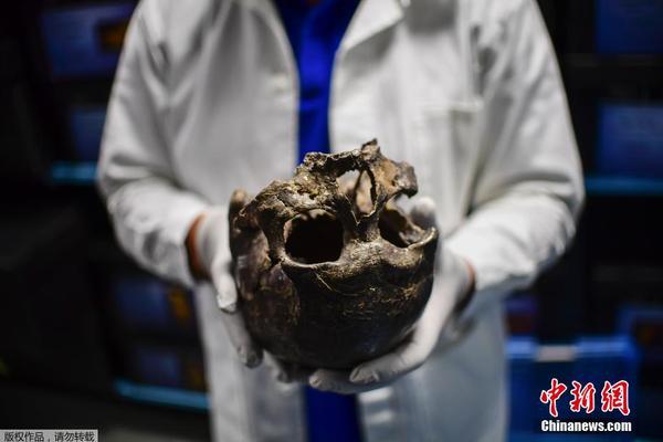 北汽造了一台SUV,据说98万起步,看了内饰的确霸气_企业云桌面