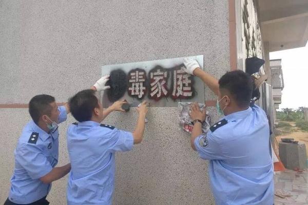《娱乐早点爆》第205期 明星高糊童年照修复后_9929云服务商