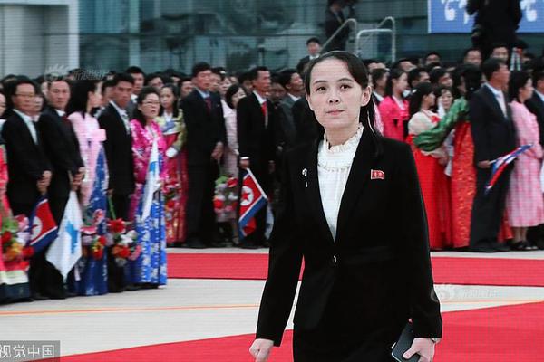 美国两艘导弹级驱逐舰穿越台海 外交部:全程掌握_云电脑作图