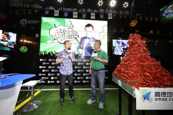 我舰艇编队靠泊香港市民上舰参观_阿里云99计划