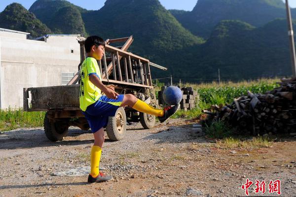 杨超越想摘锦鲤标签:锦鲤光环下任何努力都很可笑_云电脑自动备份