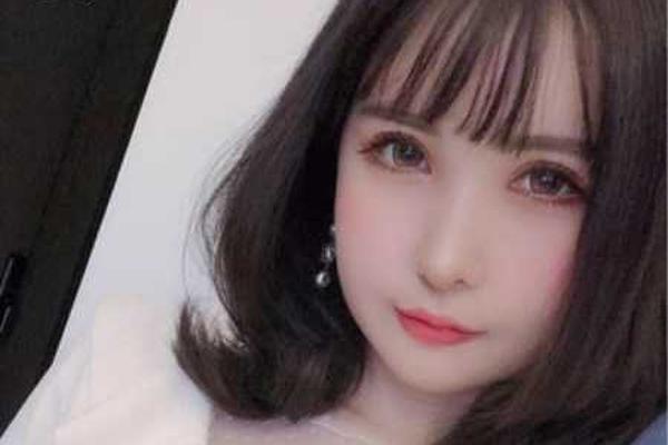 章子怡带女儿去农场 醒宝生吃胡萝卜表情一言难尽_9929BGP
