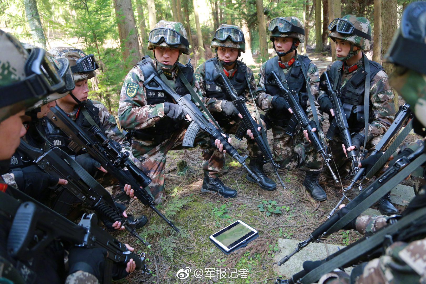 北京三里屯的这场快闪,怎么传来建筑工地的声音?