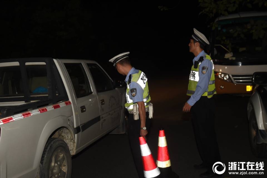 关晓彤出游连头发丝都防晒_云电脑手机做任务