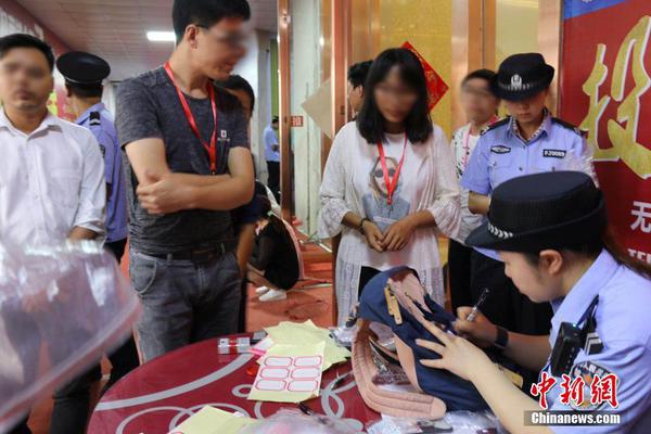 Selina恋爱:别再为爱下跪_挂机宝客服