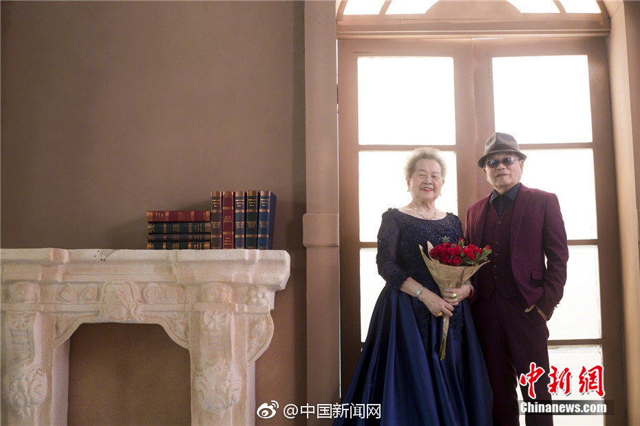 林志玲“泡面”卷发配长裙显浪漫风情_挂机宝宿迁