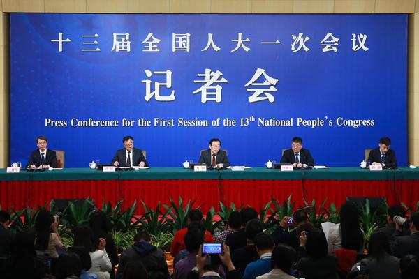 杨幂《快本》上班可爱营业 对粉丝甜笑比心_9929机器学习