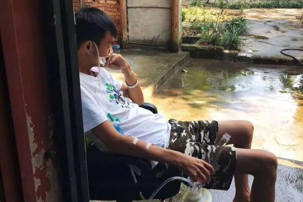 26岁男模走秀时突然跌倒猝死,身体健康的他死因令人生疑_挂机宝亚马逊