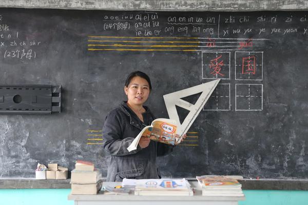 他嚣张到拿仙露漱口,甩帝兵砸人_CN2多可用区部署