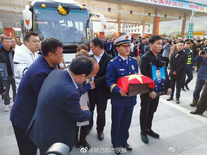 浓妆艳抹的曹丕为何会打败素颜的曹植?_云服务器月付