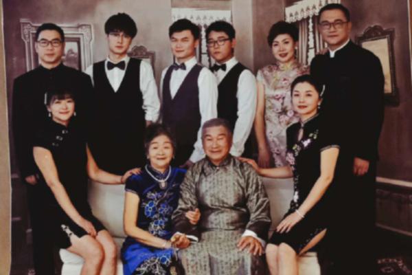 《复仇者联盟4》:超级英雄,送给成人的童话_挂机宝月付