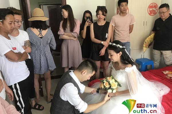 马斯克:特斯拉下一代跑车续航超1000公里_金融云电脑