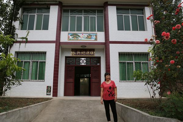 上市后首亏损 冯小刚要赔6821万_挂机宝单线