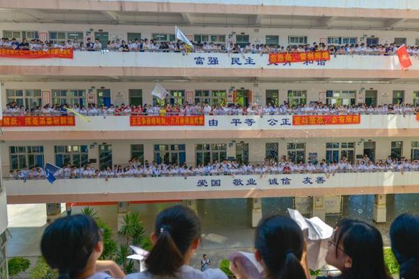 怎样购买ecs云服务器会更省钱_云电脑断网重连