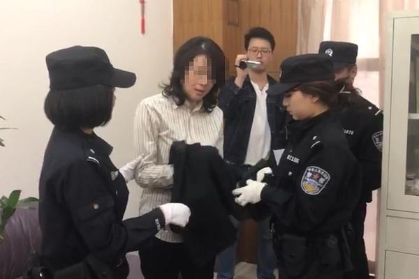 千亿资金认购科创板基金热销_CN2服务器对比