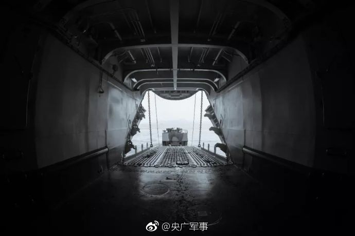 神秘女作家收入超马化腾_挂机宝CN2