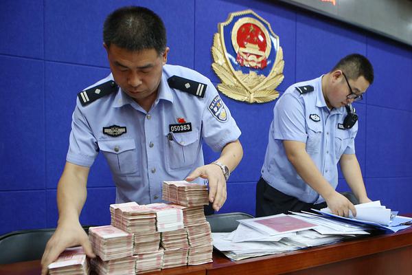 中学统计副科及以上家长情况_云电脑统一运维
