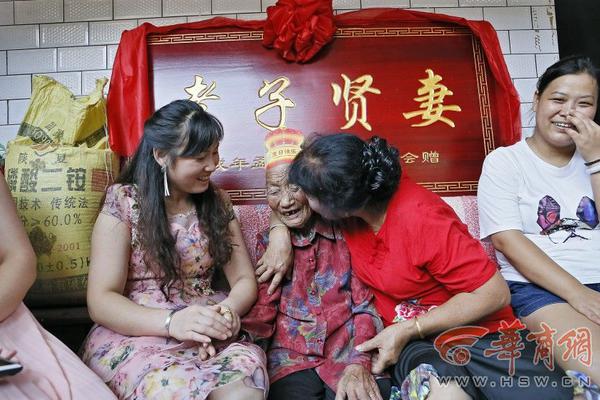 为什么要开通域名店铺_游戏云服务器