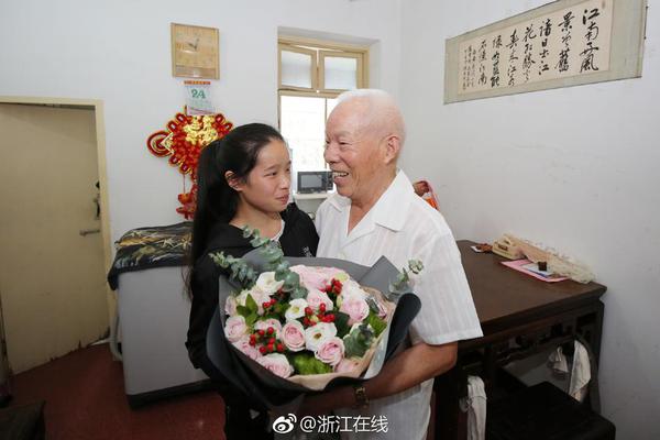 48岁吴奇隆宣布刘诗诗产子喜讯:小朋友来报道 母子平安