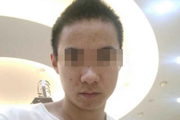 南非洪水过后被垃圾"占领"_9929铂金处理器