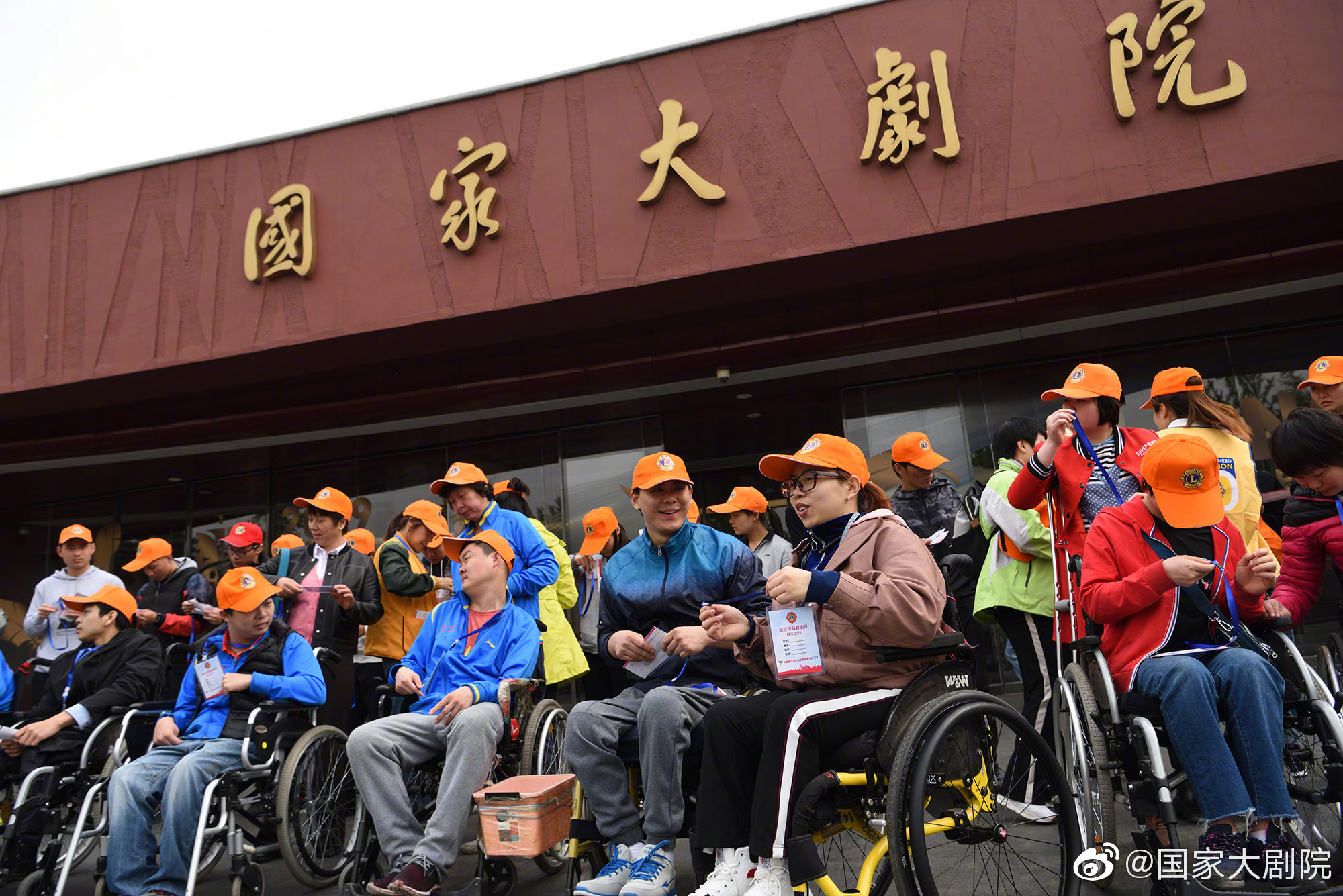 关晓彤除了大长腿,还有清透无暇肌!_云电脑出差必备